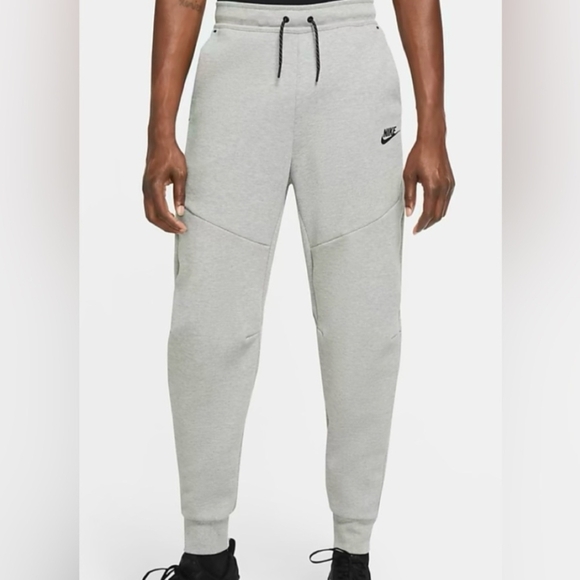 Nike Tech Fleece Joggers Size Medium In Gray Heather - Picture 1 of 11